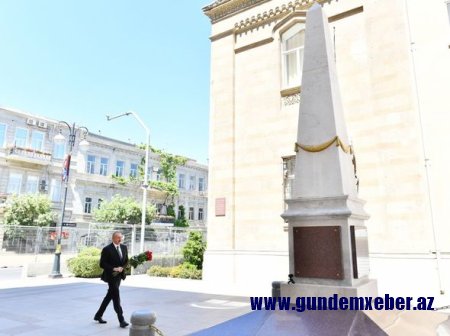 İlham Əliyev Azərbaycan Xalq Cümhuriyyətinin şərəfinə ucaldılmış abidəni ziyarət edib - FOTO