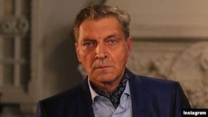 Rusiya məhkəməsi "saxta məlumatlara" görə məşhur jurnalistin qiyabi həbsinə qərar verib