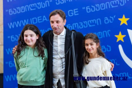 Gürcüstanda kənd müəllimi Ukraynaya kömək üçün fantastik məbləğ topladı