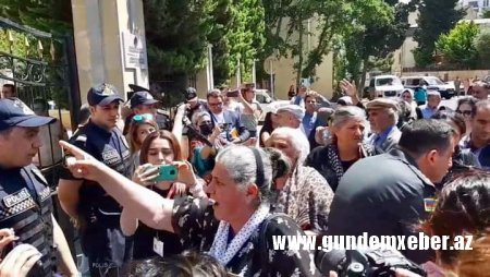 Bakıda "Tərtər işi" ilə bağlı istefa şüarları qaldırıldı - FOTOLAR
