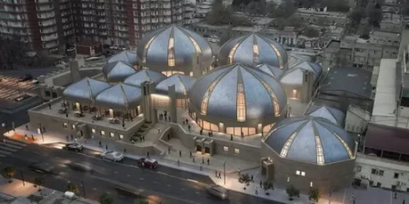 "Şərq Bazarı"nın yenidənqurmasında iştirak edən fəhlələr əmək haqlarının ödənilməməsindən şikayət edirlər