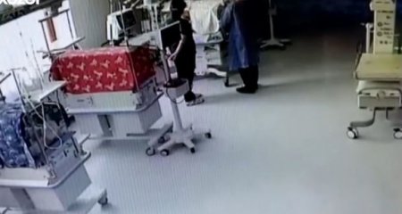Ölmüş körpənin xəstəxanadan qaçırılmasından öncə içəridə nələr baş verib? - Anbaan görüntülər