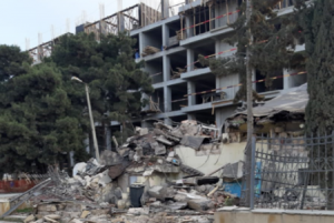 “Olympus Park”ın qanunsuz söküntü işində İLGİNC RƏY - Ekspert yazıb ki, metrostansiyanın ətrafı səhralıqdır