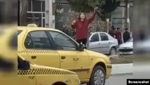 Ərdəbildə cəsarətli gənc qızın təkbaşına etiraz aksiyası diqqətləri cəlb edib