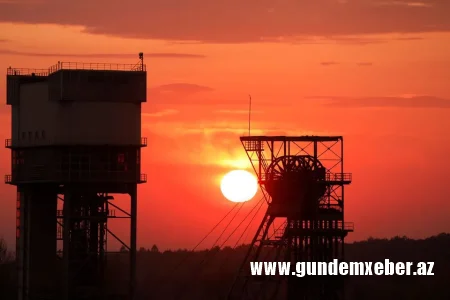 Şərq-Qərb döyüş meydanı qalıq yanacaqlardan metallara keçəcək
