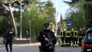 İspaniyanın baş nazirinə və Ukrayna səfirliyinə göndərilən bombalı məktublar araşdırılır