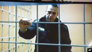 Aleksey Navalnı həbsxana rəhbərliyi tərəfindən ona psixoloji təzyiq göstərildiyini deyir