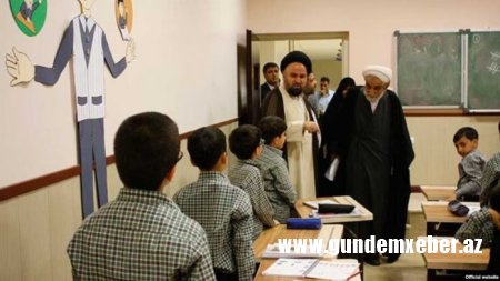Xameneyi ingilis dili qorxusu: Xarici dil dərsliklərini təftiş etdirir