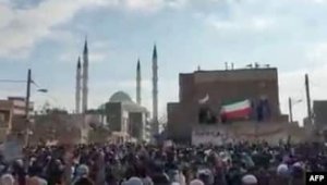 İranın təhlükəsizlik qüvvələri etirazların qarşısını almaq üçün Zahedan ətrafındakı yolları bağlayır