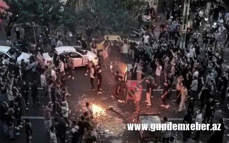 İranda imamcümə hakimiyyəti etirazçı xalqın istəklərini təmin etməyə çağırır