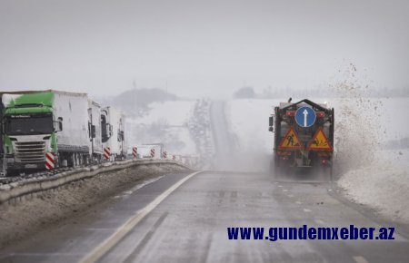 Rostov vilayətində qar tıxaclarından sonra M-4 Don boyunca nəqliyyatın hərəkəti bərpa edilib