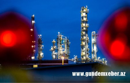 Brent markalı neftin qiyməti bir gün əvvəl 2021-ci ilin sonundan minimuma endikdən sonra 72,9 dollara yüksəldi