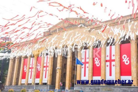 Aİ bayrağı Gürcüstanda siyasi qalmaqal yaratdı