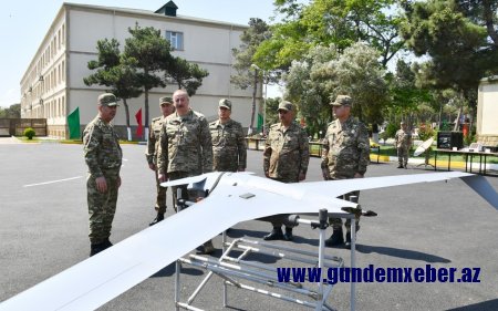 Azərbaycan Ordusunun arsenalındakı zərbə dronları və PUA-lar Ali Baş Komandana nümayiş etdirilib