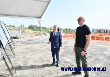 Prezident Şuşa şəhər xəstəxanasının binasında tikinti işlərinin gedişi ilə tanış olub -
