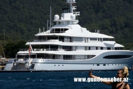 Dünyanın ən varlı iş adamlarından birinin lüks yaxtası Marmaris sahilində görüntüləndi