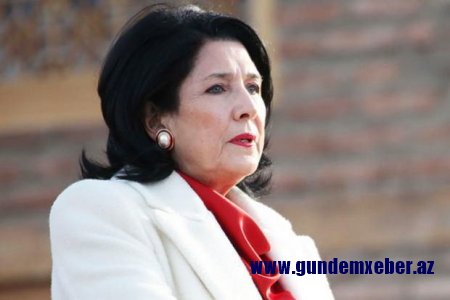 Gürcüstan parlamenti prezidentə qarşı impiçment proseduru üçün imza toplamağa başlayıb