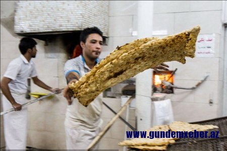 İranda rejim əleyhinə etirazlar fonunda ölkə iqtisadiyyatı çökür