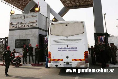 Fələstinlilərə yardım aparan 20 yük maşını “Rəfah” nəzarət-keçid məntəqəsindən Qəzzaya daxil olub