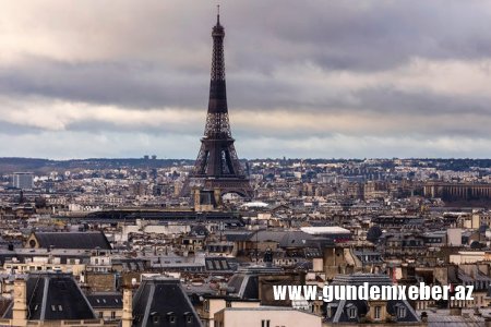 Parisdə turistlərə silhalı hücum: Ölən və yaralananlar var
