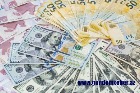 Gömrük xətti ilə büdcə daxilolmaları 5,7 milyard manatı ötüb