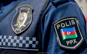 Polislərə daşla xəsarət yetirmək istəyənlər həbs edilib, bir polis əməkdaşı işdən çıxarılıb