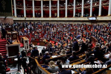 Fransada müxalifət hökumətə etimada dair səsvermənin keçirilməsini tələb edir
