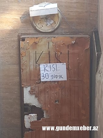 “Əcəmi parkı”ndakı tualetlərə yapışdırılmış elanlar düşüncələrdə hansı fikirlərin formalaşmasına ehyam vurur?- FOTO/FAKTLAR