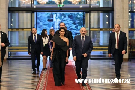 Paşinyanın arvadının açıq geyimi gündəm oldu: Ən yaxın adamları hiddətləndilər