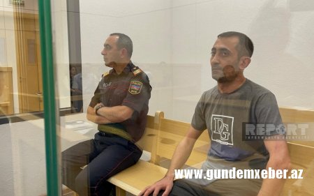 Coratda evə silahlı basqın edərək üç nəfəri öldürməkdə təqsirləndirilən şəxsin məhkəməsi başlayıb