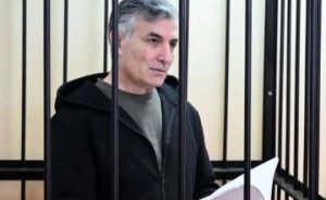 Rusiyada azərbaycanlı vəkil Paşayev məhkəmədə polislə dalaşıb, həbs müddəti uzadılıb