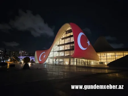 Hikmət Hacıyev: "Heydər Əliyev Mərkəzi üzərində Türkiyə bayrağının işıqlandırılması qardaşlığımızın növbəti nümunəsidir"