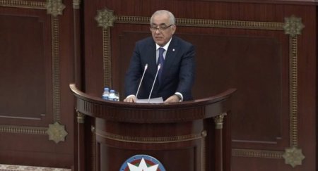 Baş nazir Milli Məclisdə çıxış edir