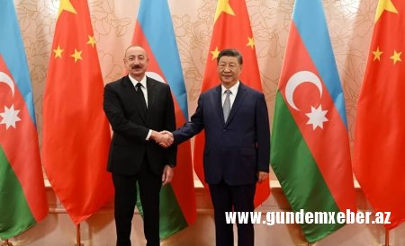 İlham Əliyev Si Cinpini təbrik etdi