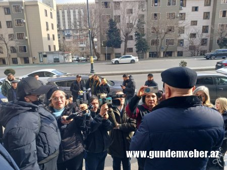 “AZƏRBAYCAN” NƏŞRİYYATINDAN ÇIXARILAN REDAKSİYALARIN JURNALİSTLƏRİ YENİDƏN AKSİYA KEÇİRƏCƏK -AÇIQLAMA