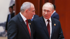 Putindən Paşinyana qarşı diqqətçəkən davranış - Adətən bağlı qapı arxasında belə edirlər
