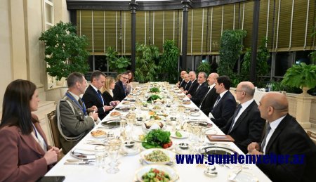 İlham Əliyevin adından İtaliya Nazirlər Şurasının sədrinin şərəfinə işçi şam yeməyi verilib