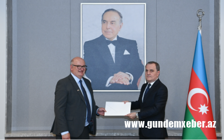 Norman etimadnaməsinin surətini Bayramova təqdim etdi