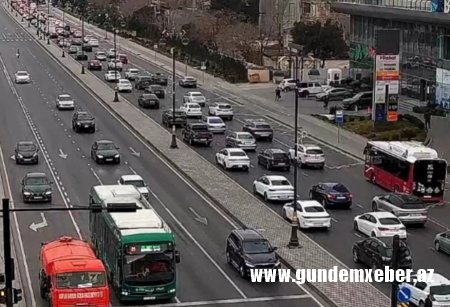Paytaxtın bir sıra yollarında nəqliyyatın sıxlığı müşahidə olunur